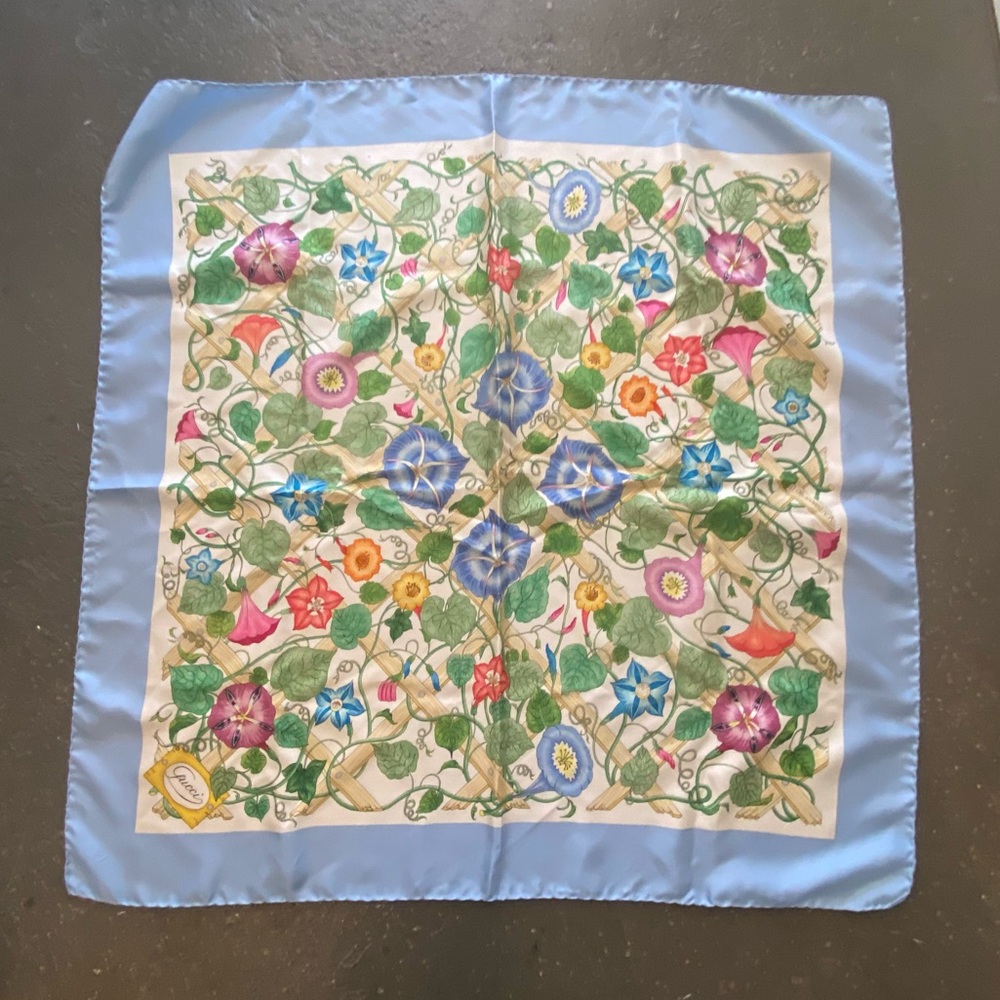 Vintage Gucci silk scarf - Picture 1 of 4